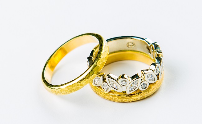 Marquis diamond band with gold bands A