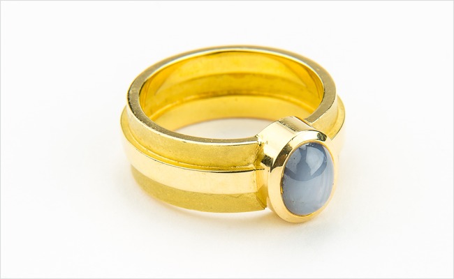 Star sapphire ring in textured yellow gold