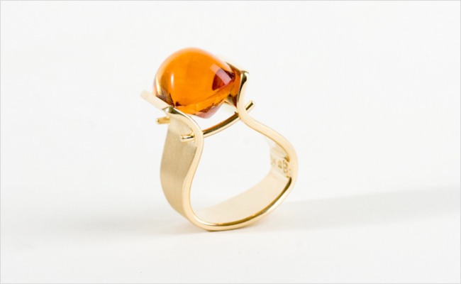 Citrine cabochon ring in 18k yellow gold