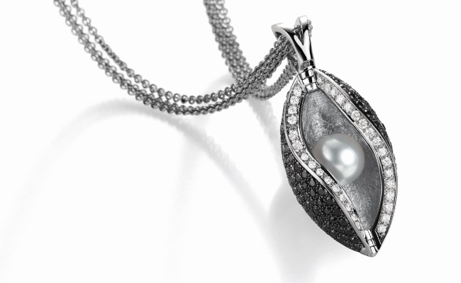 The exceptional Magic Pod Pendant that instantly transforms into three different looks