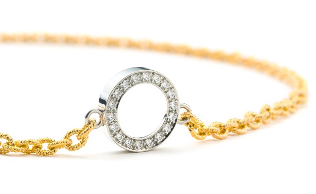 Pavé diamond circle pendant in 19K gold with textured 18K gold chain