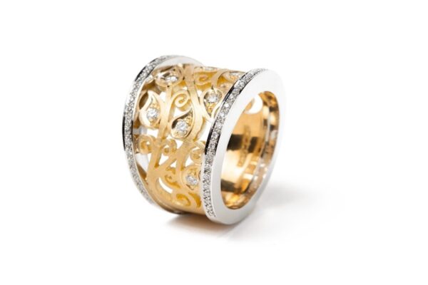 Filigree Ring in Yellow Gold